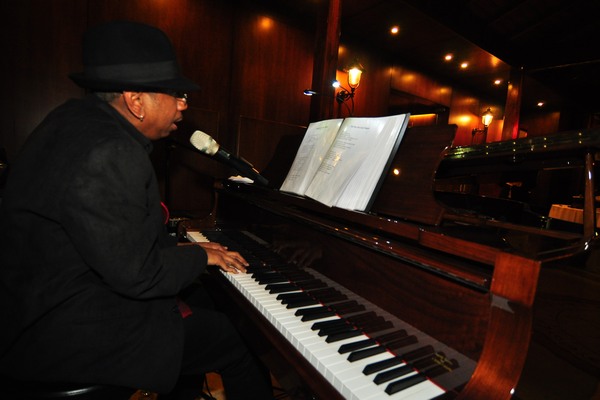 Valentine @ Starlight Lounge